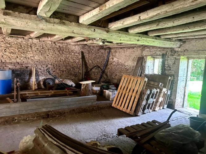 Photos 11 - Rurale - ENSEMBLE DE GRANGES ET TERRES – PLUS DE 7 HECTARES – ENTRE POUILLY-EN-AUXOIS ET SAULIEU