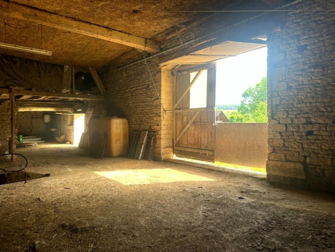 Photos 13 - Rurale - ENSEMBLE DE GRANGES ET TERRES – PLUS DE 7 HECTARES – ENTRE POUILLY-EN-AUXOIS ET SAULIEU