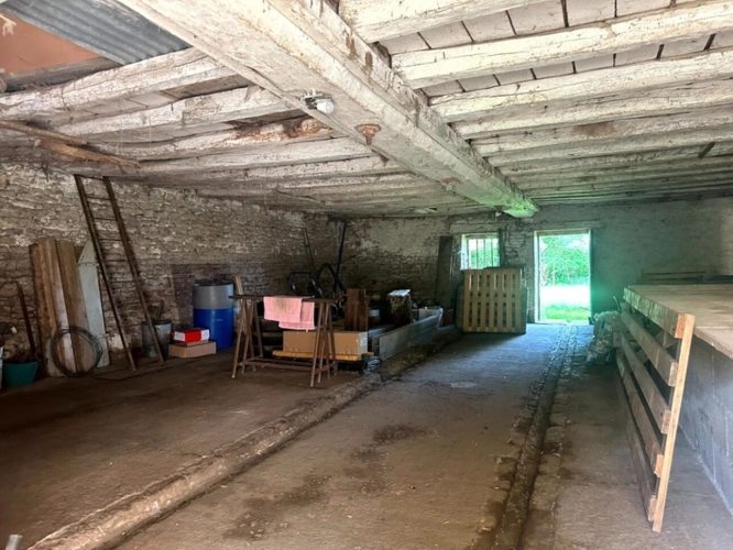 Photos 14 - Rurale - ENSEMBLE DE GRANGES ET TERRES – PLUS DE 7 HECTARES – ENTRE POUILLY-EN-AUXOIS ET SAULIEU