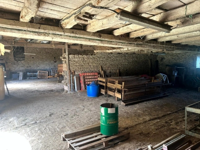 Photos 15 - Rurale - ENSEMBLE DE GRANGES ET TERRES – PLUS DE 7 HECTARES – ENTRE POUILLY-EN-AUXOIS ET SAULIEU