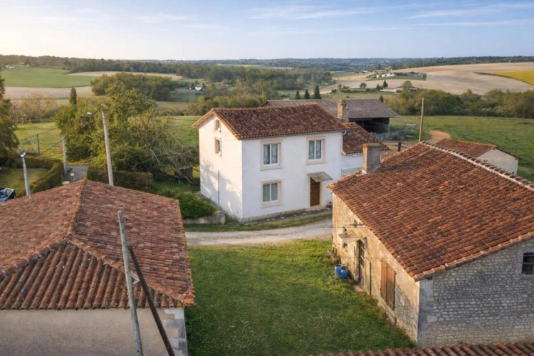 Photos 2 - Rurale - Ancien corps de ferme avec dépendances et potentiel