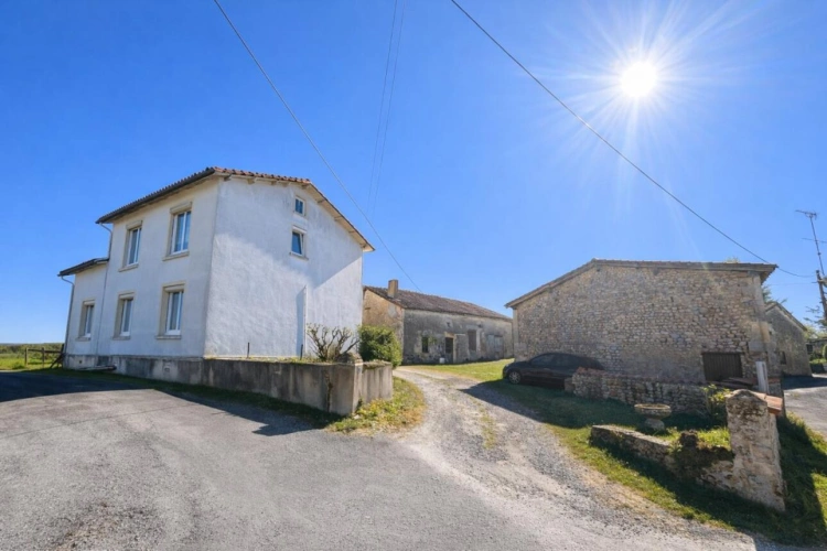 Photos 14 - Rurale - Ancien corps de ferme avec dépendances et potentiel