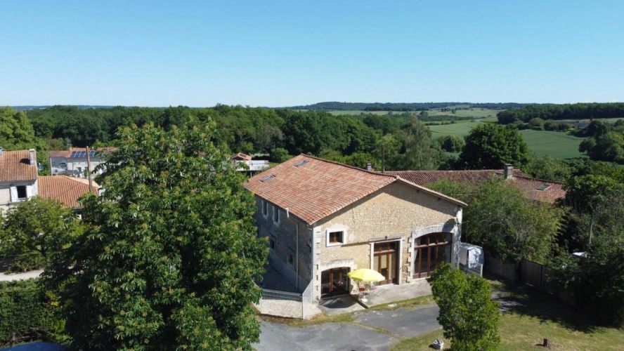 Photos 1 - Rurale - Magnifique grange rénovée de 230 m² avec 3 chambres et 3 salles d'eau