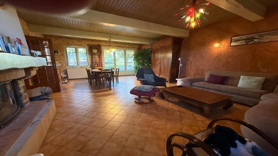 Photos 5 - Touristique - Propriété en pleine nature, avec 10 hectares, piscine et dépendances