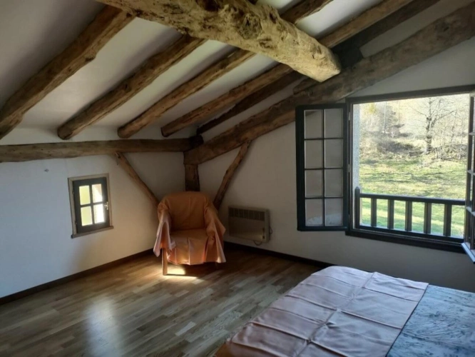 Photos 8 - Prestige - Exceptionnel !!! Ensemble immobilier sur 93 HA de terres avec ruisseau , sources