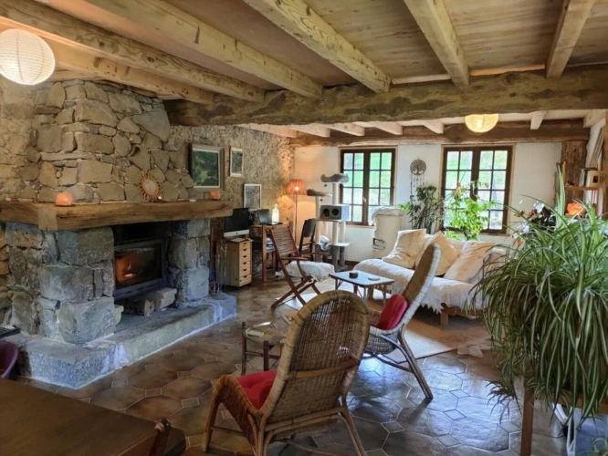 Photos 18 - Prestige - Exceptionnel !!! Ensemble immobilier sur 93 HA de terres avec ruisseau , sources