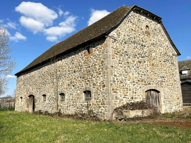 Photos 8 - Rural - Stone built House with Barn and Land