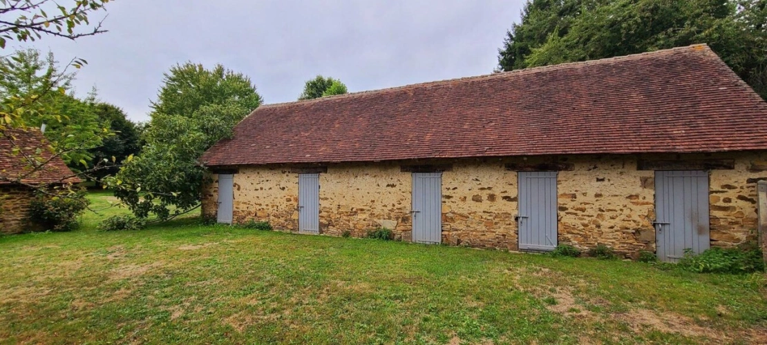 Photos 11 - Prestige - MAISON EN PIERRES ,  DEPENDANCES ,1 HECTARE ,  SAINT YRIEIX LA PERCHE ,  HAUTE-VIENNE