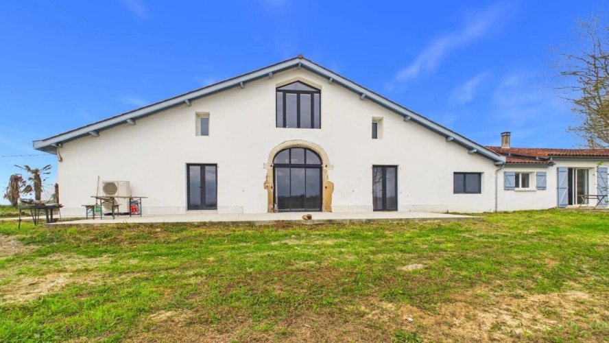 Photos 1 - Rurale - Corps de ferme rénové - Vue Pyrénées - 440 m² habitables - 7 200 m² de terrain