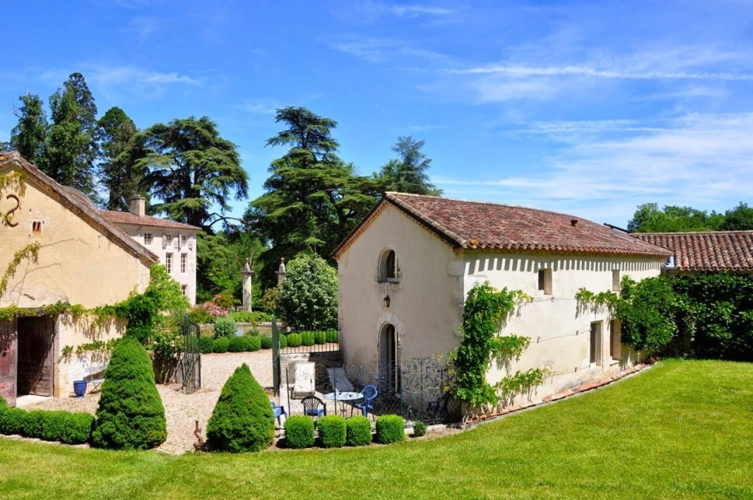 Photos 1 - Prestigious - A MAGNIFICENT DOMAIN WITH STUNNING GROUNDS