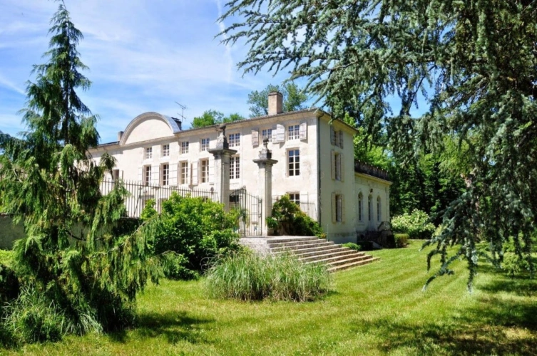 Photos 4 - Prestigious - A MAGNIFICENT DOMAIN WITH STUNNING GROUNDS