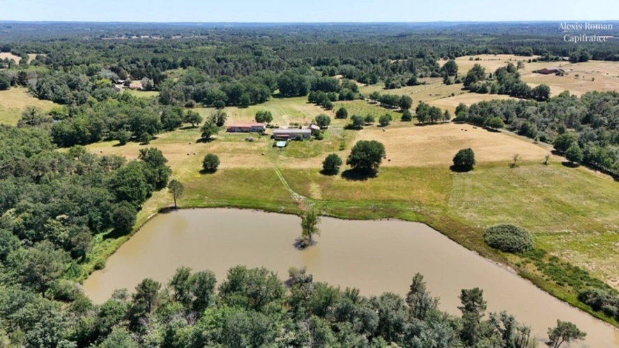 Photos 1 - Rurale - Domaine de 28 hectares avec étang privé, maison, 2 gîtes et plus de 400 m² de dépendances