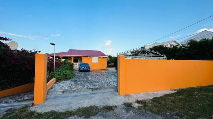 Photos 3 - Prestige - EN EXCLUSIVITE - A VENDRE - VILLA MULTIFONCTIONNELLE AU COEUR D'UN QUARTIER RECHERCHE A SAINTE ANNE