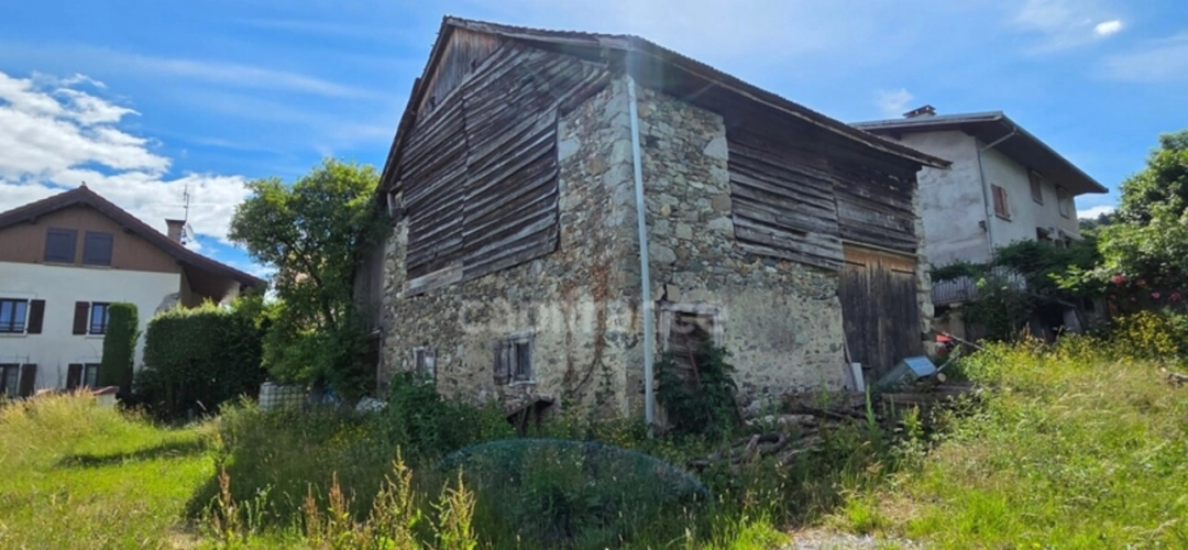 Photos 2 - Rurale - À VENDRE – Grange avec fort potentiel sur terrain à bâtir