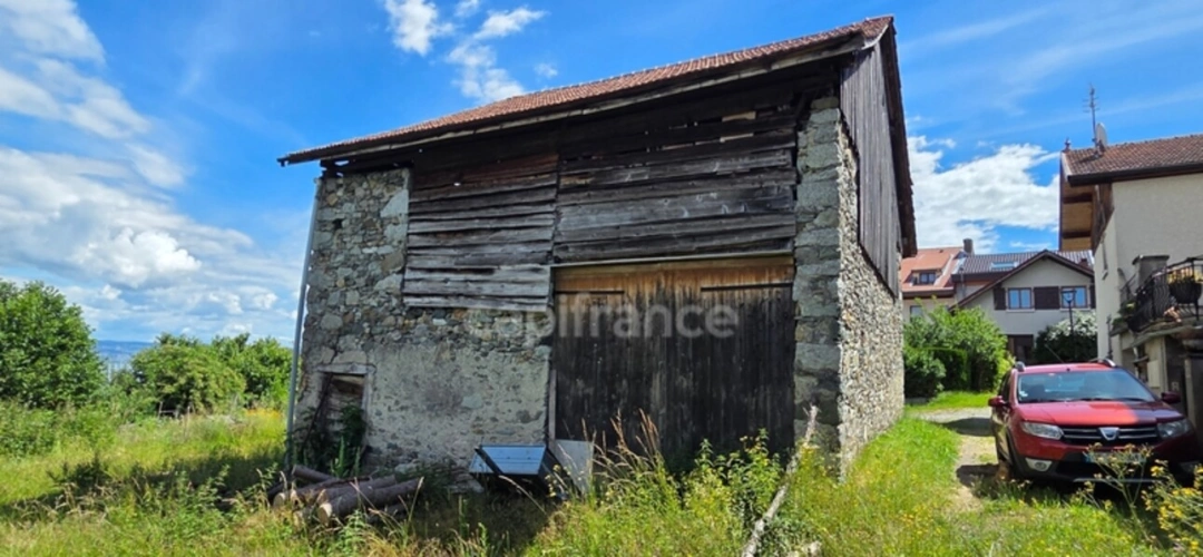 Photos 3 - Rurale - À VENDRE – Grange avec fort potentiel sur terrain à bâtir
