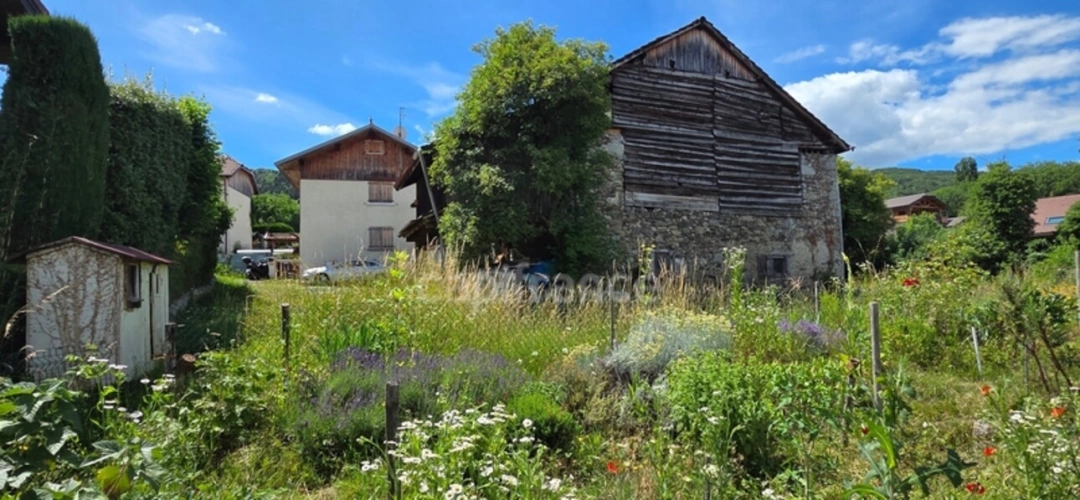 Photos 5 - Rurale - À VENDRE – Grange avec fort potentiel sur terrain à bâtir