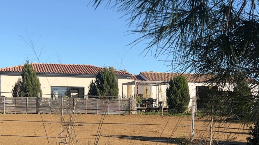 Photos 1 - Équestre - Charmante propriété équestre de 3,5 hectares (34)