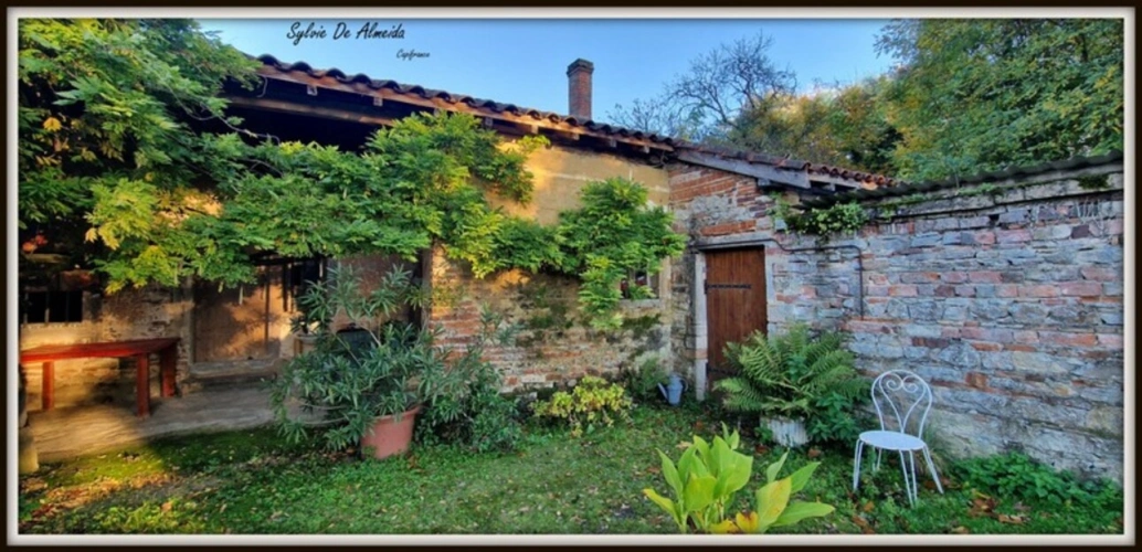 Photos 3 - Équestre - Propriété à vendre entre BIZIAT et PONT DE VEYLE (01) 16,5 Ha, vue, maison 145 m², ferme à rénover 170 m², pigeonnier, hangar, équestre