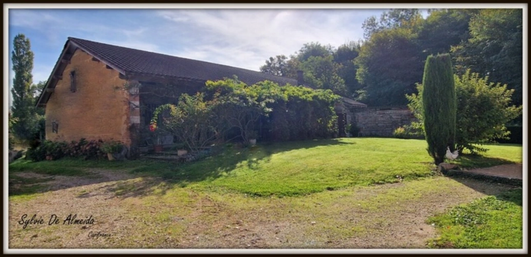 Photos 17 - Équestre - Propriété à vendre entre BIZIAT et PONT DE VEYLE (01) 16,5 Ha, vue, maison 145 m², ferme à rénover 170 m², pigeonnier, hangar, équestre