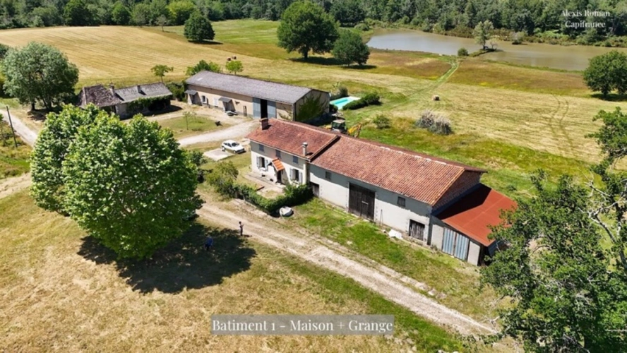 Photos 3 - Rurale - Domaine de 28 hectares avec étang privé, maison, 2 gîtes et plus de 400 m² de dépendances