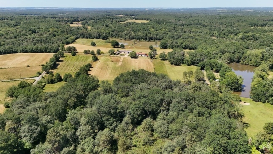 Photos 26 - Rurale - Domaine de 28 hectares avec étang privé, maison, 2 gîtes et plus de 400 m² de dépendances