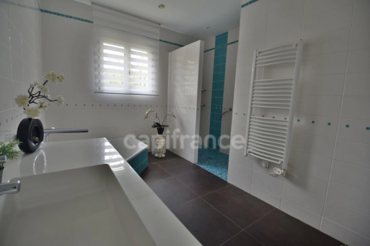 Photos 19 - Touristique - Propriété 5 chambres - T3 attenant - garage XXL - piscine - calme à MARMANDE (47)