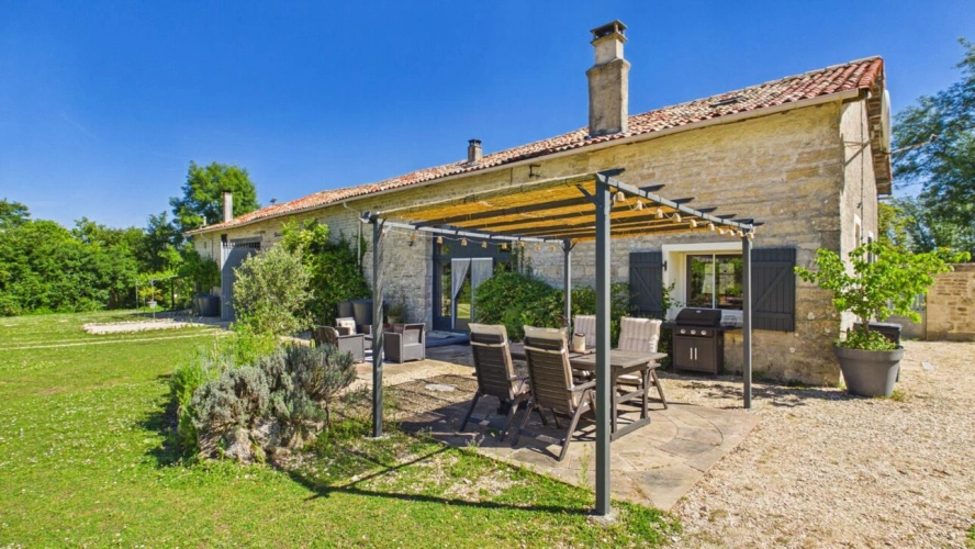 Photos 3 - Prestige - Propriété de charme au style de vie français avec deux gîtes, un vignoble et une piscine