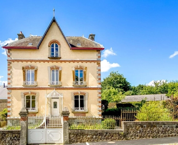 Photos 1 - Prestige - Superbe maison bourgeoise avec jardin clos de murs en pierre et dépendances