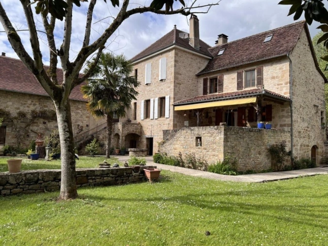 Photos 2 - Prestige - Ilôt rénové dans village médiéval
