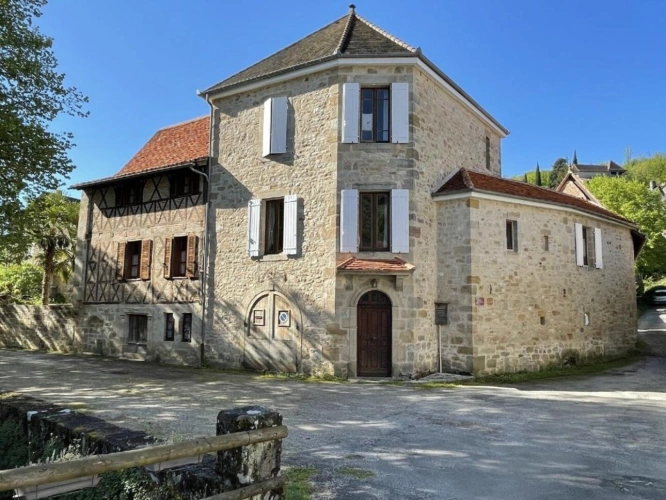 Photos 18 - Prestige - Ilôt rénové dans village médiéval