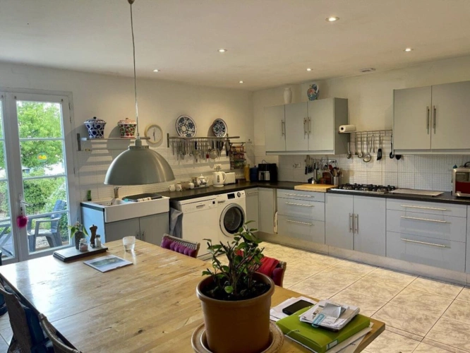 Photos 2 - Prestige - Maison avec sous-sol, 4 chambres et piscine, vues imprénable