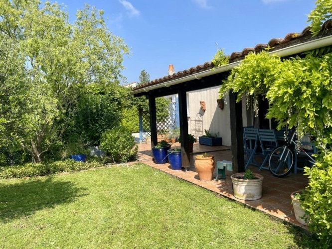 Photos 3 - Prestige - Maison avec sous-sol, 4 chambres et piscine, vues imprénable