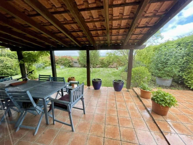 Photos 8 - Prestige - Maison avec sous-sol, 4 chambres et piscine, vues imprénable