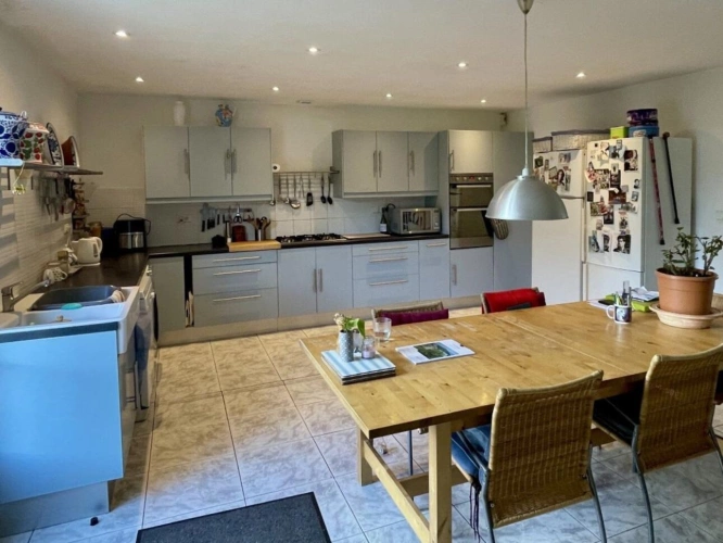 Photos 10 - Prestige - Maison avec sous-sol, 4 chambres et piscine, vues imprénable