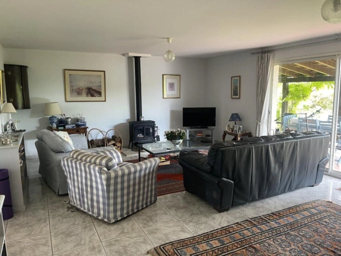 Photos 13 - Prestige - Maison avec sous-sol, 4 chambres et piscine, vues imprénable