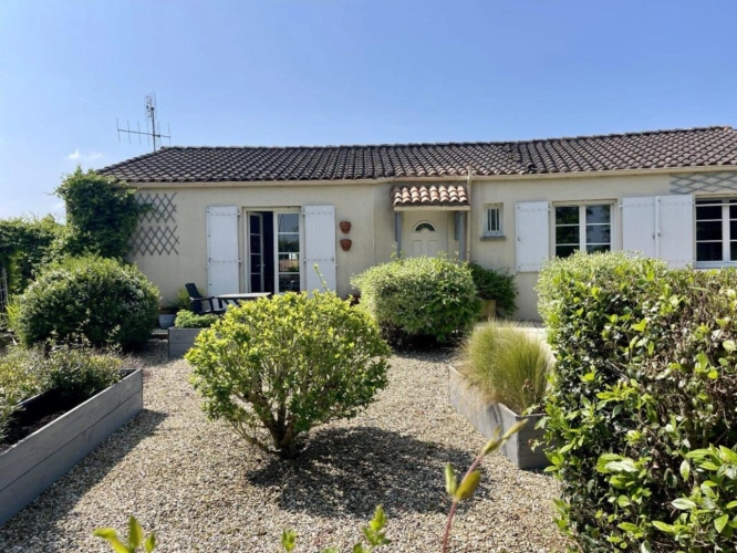 Photos 16 - Prestige - Maison avec sous-sol, 4 chambres et piscine, vues imprénable