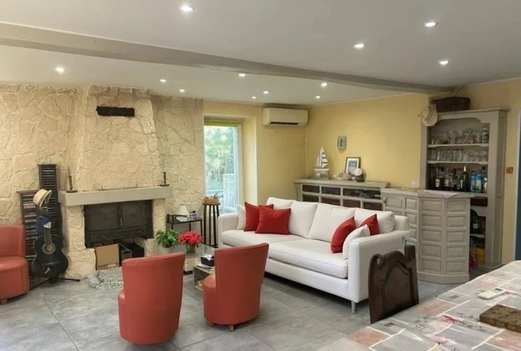 Photos 1 - Prestige - Maison de plain-pied avec potentiel de rénovation