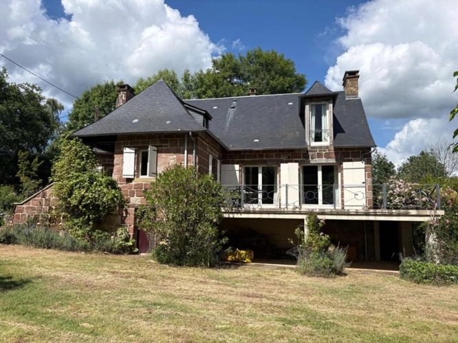 Photos 2 - Prestige - Propriété de caractère avec vue panoramique, 5 807 m² de terrain et deux parcelles constructibles