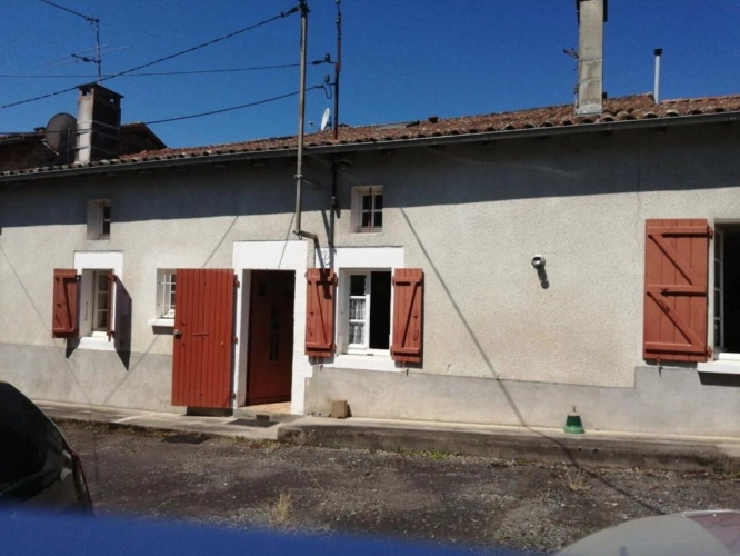 Photos 2 - Rurale - Chirac - maison avec grange, terrain et source d'eau - petite exploitation