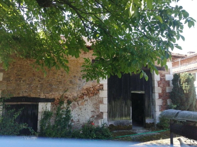 Photos 11 - Rurale - Chirac - maison avec grange, terrain et source d'eau - petite exploitation