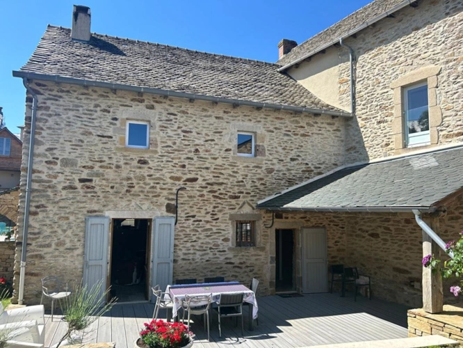 Photos 8 - Prestige - COMPLEXE IMMOBILIER RÉNOVÉ & MEUBLÉ - POTENTIEL 5 LOTS - RODEZ (12 MIN)