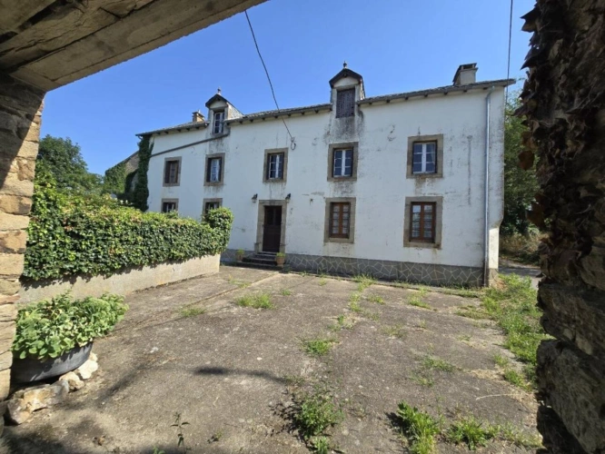 Photos 1 - Rurale - Corps de ferme avec maison, appartement et dépendances - Durenque