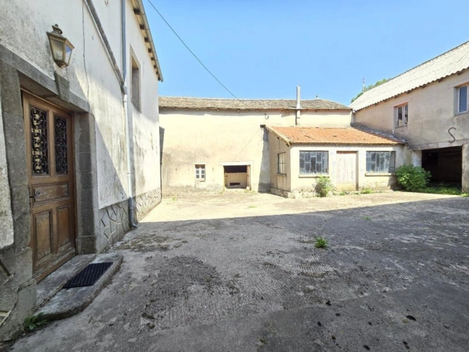 Photos 17 - Rurale - Corps de ferme avec maison, appartement et dépendances - Durenque