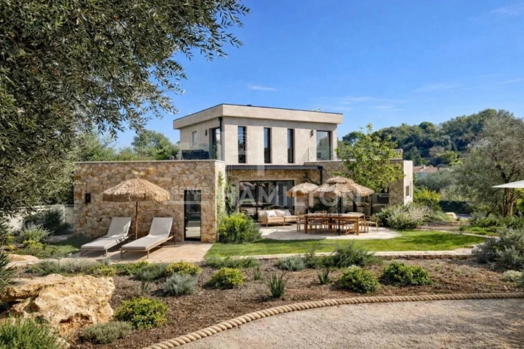 Photos 1 - Prestige - Valbonne village à pied  Propriété récente avec prestations hau