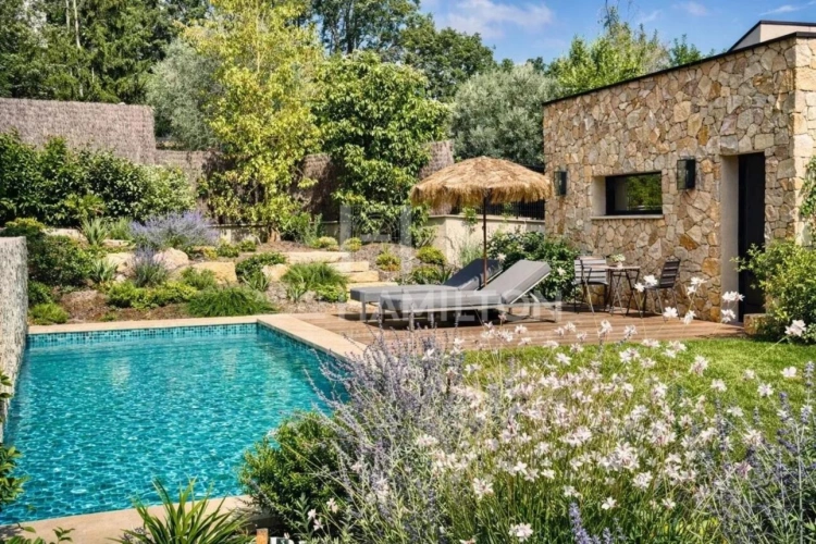 Photos 2 - Prestige - Valbonne village à pied  Propriété récente avec prestations hau