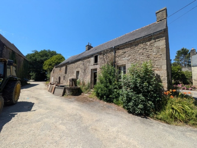 Photos 2 - Rurale - LOCMALO CORPS DE FERME COMPOSE 2 GRANDES LONGÈRES EN PIERRE DE 105m² ENVIRON ET 130 M² ENVIRON DEUX HANGARS DE 530M³ ET 3500M² ET DÉPENDANCES PARCELLE DE 9000m² ENVIRON