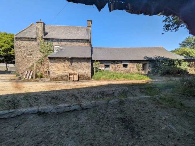 Photos 3 - Rurale - LOCMALO CORPS DE FERME COMPOSE 2 GRANDES LONGÈRES EN PIERRE DE 105m² ENVIRON ET 130 M² ENVIRON DEUX HANGARS DE 530M³ ET 3500M² ET DÉPENDANCES PARCELLE DE 9000m² ENVIRON