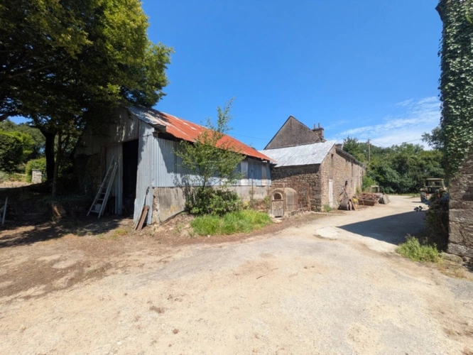 Photos 9 - Rurale - LOCMALO CORPS DE FERME COMPOSE 2 GRANDES LONGÈRES EN PIERRE DE 105m² ENVIRON ET 130 M² ENVIRON DEUX HANGARS DE 530M³ ET 3500M² ET DÉPENDANCES PARCELLE DE 9000m² ENVIRON
