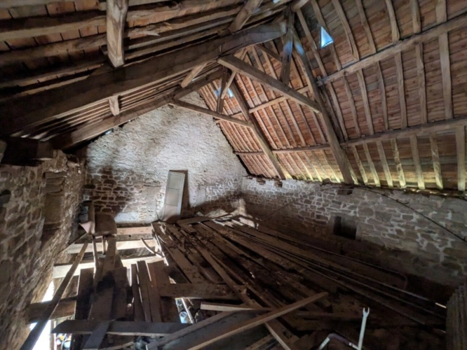 Photos 24 - Rurale - LOCMALO CORPS DE FERME COMPOSE 2 GRANDES LONGÈRES EN PIERRE DE 105m² ENVIRON ET 130 M² ENVIRON DEUX HANGARS DE 530M³ ET 3500M² ET DÉPENDANCES PARCELLE DE 9000m² ENVIRON