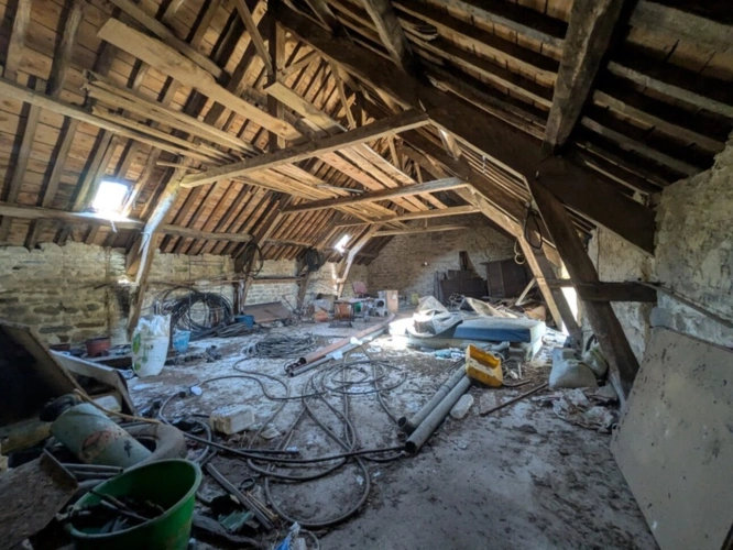 Photos 25 - Rurale - LOCMALO CORPS DE FERME COMPOSE 2 GRANDES LONGÈRES EN PIERRE DE 105m² ENVIRON ET 130 M² ENVIRON DEUX HANGARS DE 530M³ ET 3500M² ET DÉPENDANCES PARCELLE DE 9000m² ENVIRON